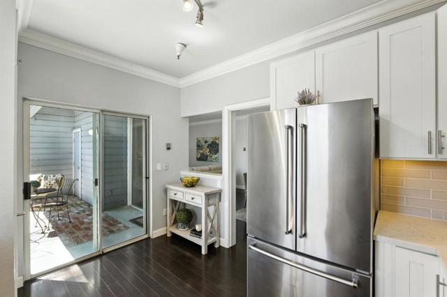 425 Cork Harbour Circle,  CA: https://media.crmls.org/mediaz/8e429330-73e8-4816-8b62-a5ebc44d43ac.jpg