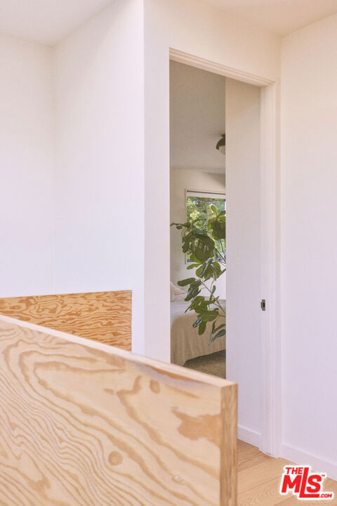 906 Superba Avenue, Venice CA: https://media.crmls.org/mediaz/8e4296f1-1bb3-4e08-9a7a-564f87b5790b.jpg