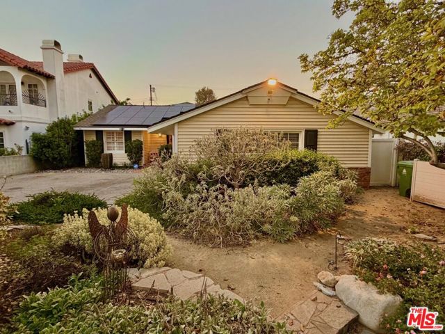 13957 Chandler Boulevard, Sherman Oaks CA: https://media.crmls.org/mediaz/8e42bd17-aa8a-4eee-b6df-cb2fbc6e34a1.jpg
