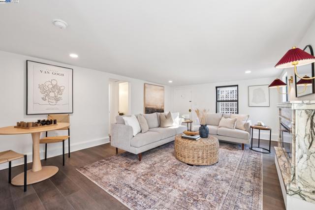 1728 Cambridge Dr, Alameda CA: https://media.crmls.org/mediaz/8e4332ec-3c21-4716-adca-c3a46d7d14f6.jpg