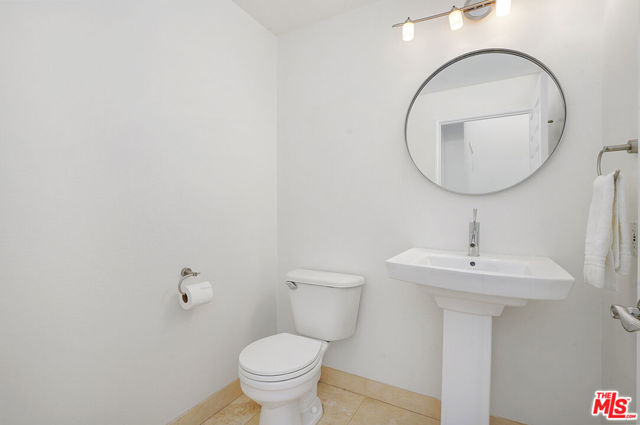 11636 Montana Avenue, Los Angeles CA: https://media.crmls.org/mediaz/8e434ba0-ebd1-4dfe-8595-1ce271f003bd.jpg