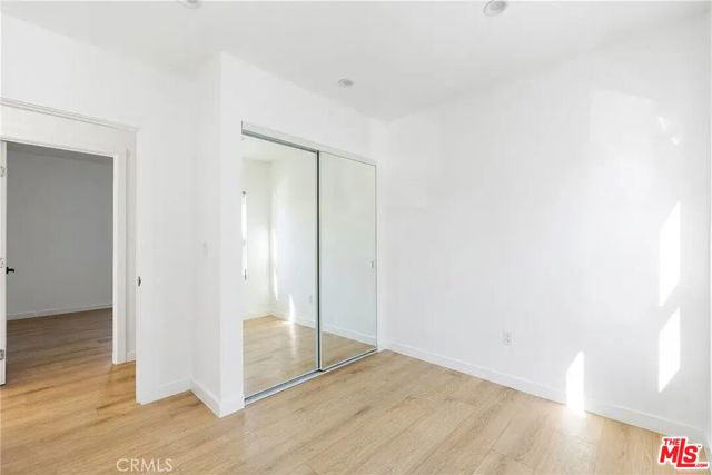 935 E Fairview Boulevard, Inglewood CA: https://media.crmls.org/mediaz/8e435c29-79b6-4a8c-b178-534eb266aee2.jpg