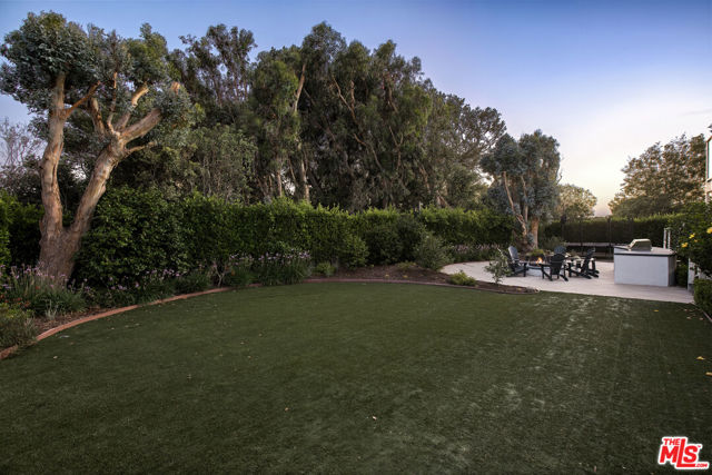 30362 Morning View Drive, Malibu CA: https://media.crmls.org/mediaz/8e44165d-8d4e-4898-b3e2-7df7f0471187.jpg
