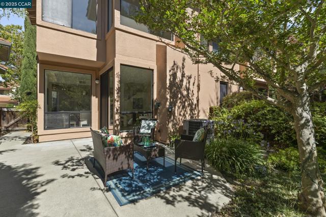 731 Lakemont Pl, San Ramon CA: https://media.crmls.org/mediaz/8e450d43-9dbb-4da0-b2e2-d9ab70074479.jpg