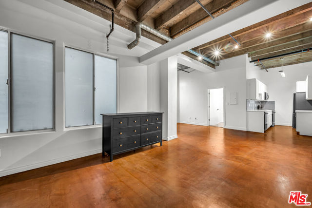 312 W 5th Street, Los Angeles CA: https://media.crmls.org/mediaz/8e456326-5423-43ca-8fe2-275faa55ac3c.jpg