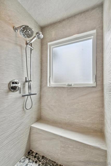 12 Mardi Gras Rd, Coronado CA: https://media.crmls.org/mediaz/8e4567ca-7818-46b3-89f7-24d752bd9b25.jpg
