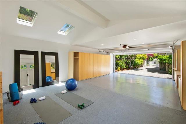 52 Myrtle Street, Redwood City CA: https://media.crmls.org/mediaz/8e46424f-65bc-407a-a06a-5dd778c2807c.jpg