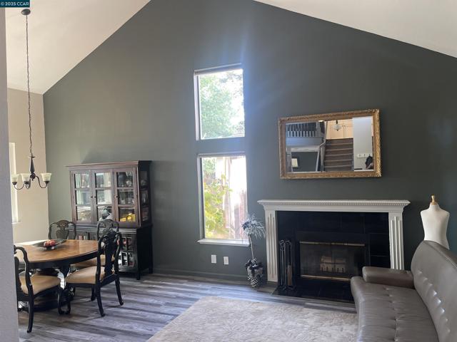 1011 Amanda Cir, Brentwood CA: https://media.crmls.org/mediaz/8e466743-1265-4b76-b604-f46718be690e.jpg