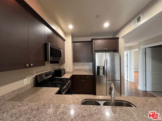 991 Arapahoe Street, Los Angeles CA: https://media.crmls.org/mediaz/8e46f069-0520-4d89-9fc7-10d0b33f125d.jpg