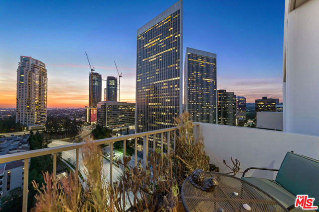 2160 E Century Parkway, Los Angeles CA: https://media.crmls.org/mediaz/8e4721dd-b7f3-44dc-b892-a3e363aefa4f.jpg