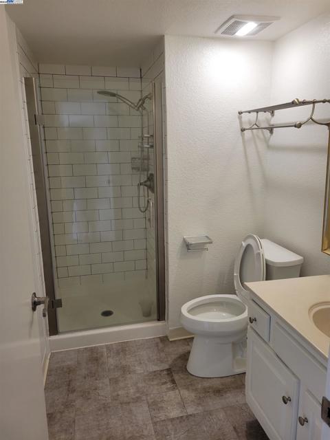 17089 Columbia Dr, Castro Valley CA: https://media.crmls.org/mediaz/8e478ea9-922c-4220-a86c-5809818909ba.jpg