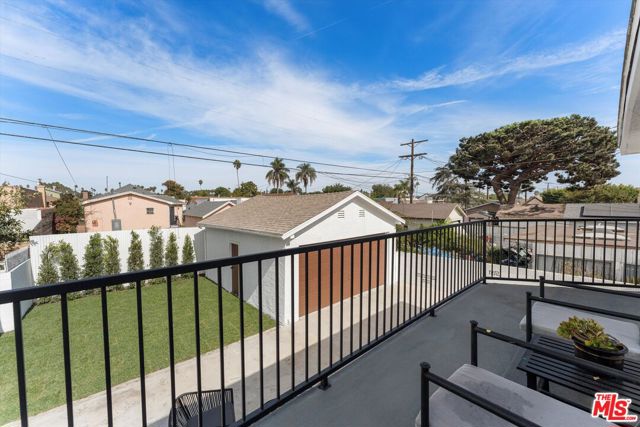 3815 W 60th Street, Los Angeles CA: https://media.crmls.org/mediaz/8e47dc3b-84a1-4671-a5cc-21d312d5bf08.jpg