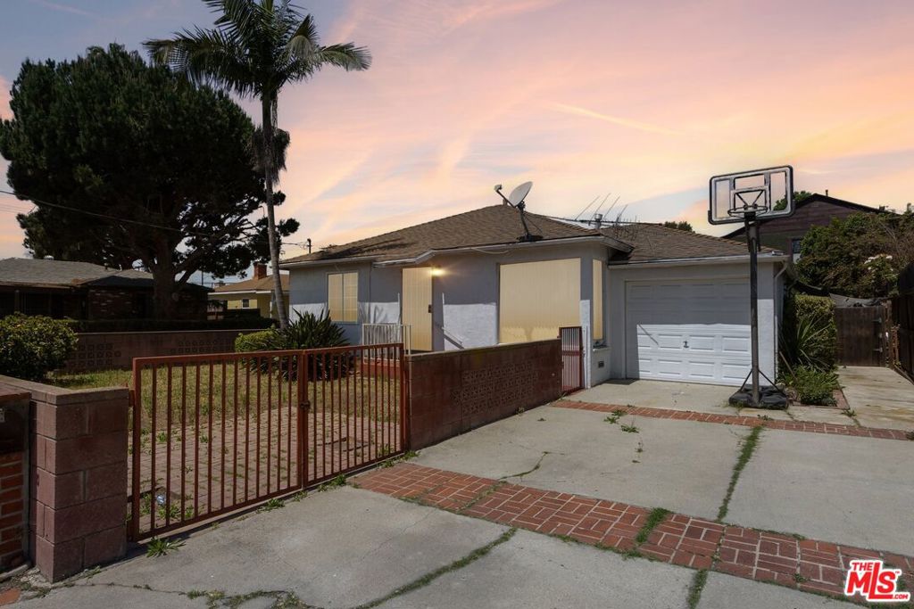 11257 Greenlawn Avenue