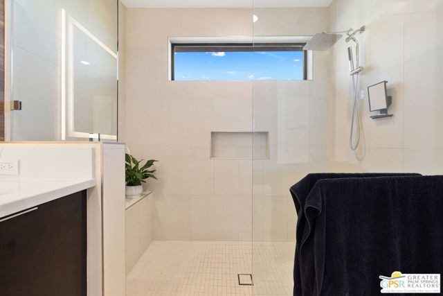 190 Obsidian Loop, Palm Springs CA: https://media.crmls.org/mediaz/8e4891af-ad08-49c0-9198-27bd4d8449e2.jpg