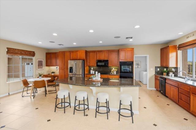 320 Crownview Ct, San Marcos CA: https://media.crmls.org/mediaz/8e48b12e-7130-46b0-98db-8f0a72e9b7f3.jpg