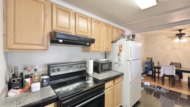 Image 15 of 39 For 8332 Regents Rd  B