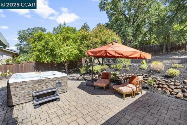 5 Kayser Ct, Walnut Creek CA: https://media.crmls.org/mediaz/8e48d7e6-390b-4b3c-b87d-7e6f2a5692e3.jpg