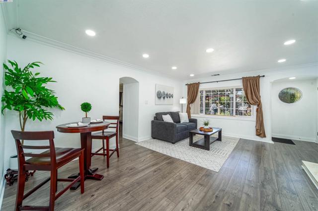 37621 Glenmoor Dr, Fremont CA: https://media.crmls.org/mediaz/8e48e3c1-a1d7-4b45-8347-7e2c042ee717.jpg