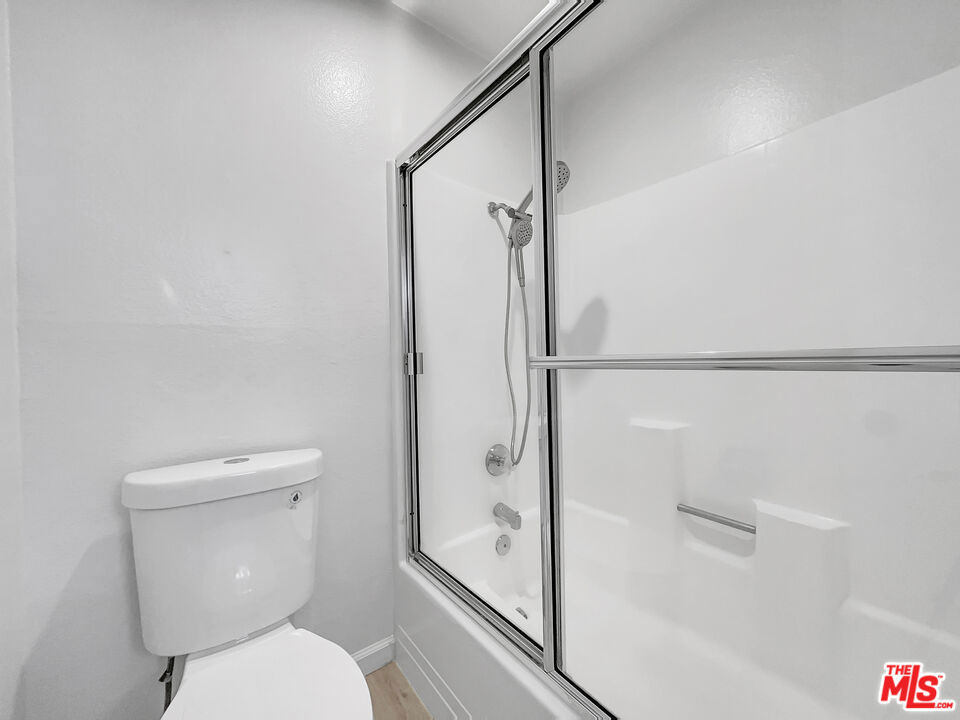 https://media.crmls.org/mediaz/8e495c1c-3e8e-4c18-a873-bc406d2b4aca.jpg?preset=X-Large