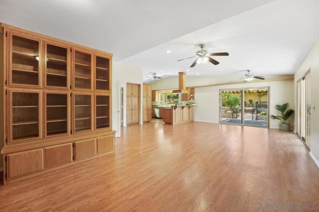 1353 Roxanne Dr, El Cajon CA: https://media.crmls.org/mediaz/8e499765-9772-4f8e-b5e7-25ea44c549e7.jpg