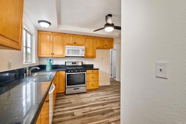Detail Gallery Image 9 of 27 For 111 Fireside St, Oceanside,  CA 92058 - 4 Beds | 2 Baths