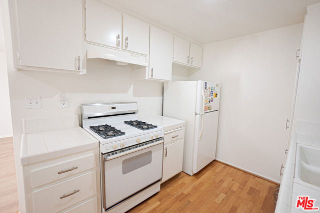 933 11th Street, 12 photo 6