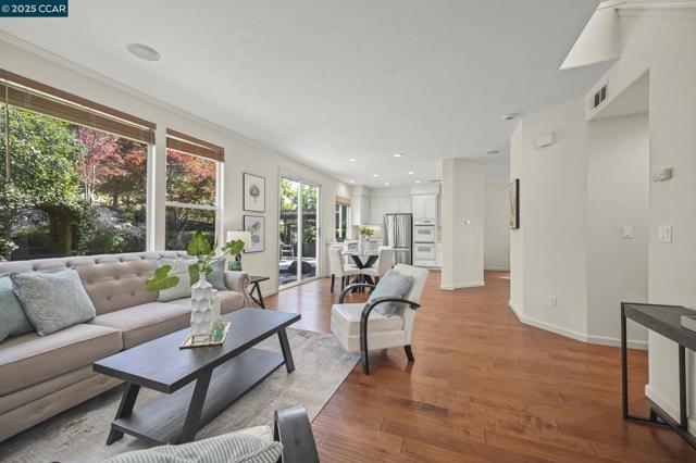 120 Woodcrest Dr, San Ramon CA: https://media.crmls.org/mediaz/8e4a0f89-8b82-46cd-bb79-aad634d061dc.jpg