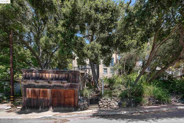 1001 Cragmont Ave, Berkeley CA: https://media.crmls.org/mediaz/8e4a1a33-3d36-405d-a1e3-f547622f2e89.jpg