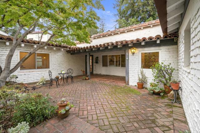 3691 Laguna Avenue, Palo Alto CA: https://media.crmls.org/mediaz/8e4a3548-302e-4212-97b2-b7363d8f30ba.jpg
