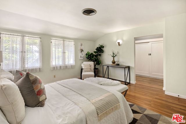 4155 Madison Avenue, Culver City CA: https://media.crmls.org/mediaz/8e4a367a-9c83-49cb-b852-67bfd6ba007d.jpg