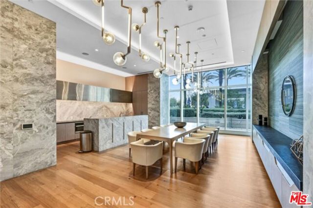 877 Francisco Street, Los Angeles CA: https://media.crmls.org/mediaz/8e4a4819-4d22-44e7-ac8f-e2ee1df61d10.jpg