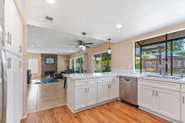 4468 Inverness Drive, Oceanside CA: https://media.crmls.org/mediaz/8e4b0643-703b-4053-8a6d-278c29f3d87f.jpg