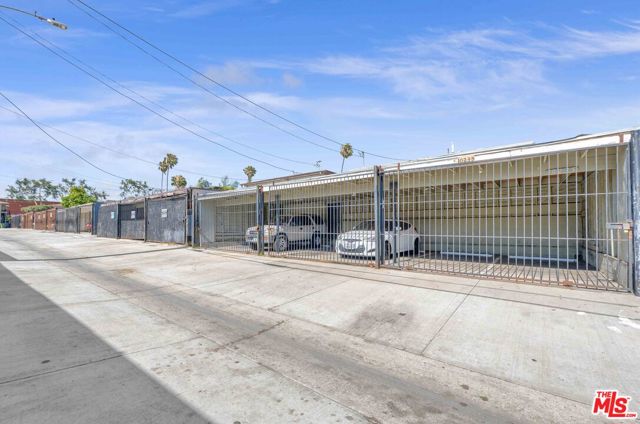 10235 S 10th Avenue, Inglewood CA: https://media.crmls.org/mediaz/8e4b0ab1-45df-4071-9dfd-cd1ec6d960ac.jpg