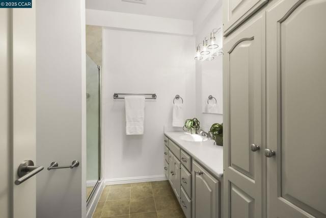68 Terrace Rd, Walnut Creek CA: https://media.crmls.org/mediaz/8e4b0af9-5781-4148-b0f7-eca70c80adb7.jpg
