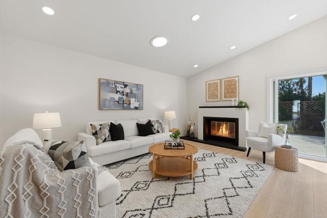 Detail Gallery Image 8 of 38 For 10896 Pointed Oak Ln, San Diego,  CA 92131 - 3 Beds | 2 Baths