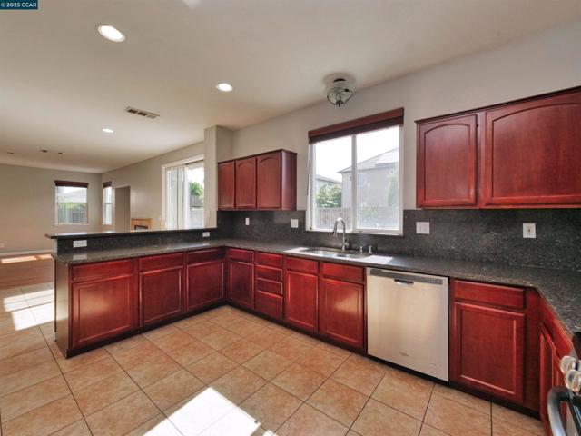 2035 Pasado Avenue, Manteca CA: https://media.crmls.org/mediaz/8e4c2f98-3f67-4c7c-8ae2-8cd13d4c0172.jpg