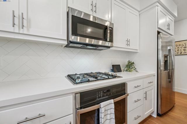 5860 Midnight Place, Dublin CA: https://media.crmls.org/mediaz/8e4c46e8-1d40-4a26-8f8c-abe01436c26a.jpg