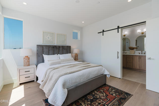 3870 W Point Drive, Los Angeles CA: https://media.crmls.org/mediaz/8e4c810d-acee-4e8d-b063-58fcc17c1b22.jpg
