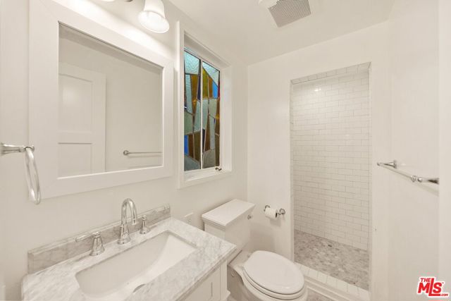 440 24th Street, Santa Monica CA: https://media.crmls.org/mediaz/8e4c88c3-9ead-49a4-a12d-646679f541a7.jpg