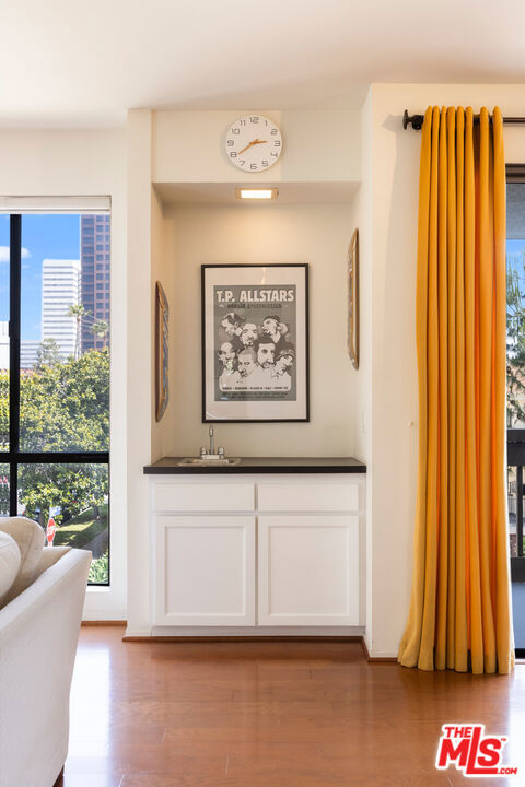 11805 Mayfield Avenue, Los Angeles CA: https://media.crmls.org/mediaz/8e4c9236-f320-4f75-a1ac-bc5c354a5820.jpg