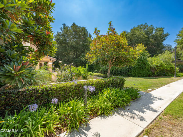 1368 Ashton Park Lane, Newbury Park CA: https://media.crmls.org/mediaz/8e4cdcaa-4805-4385-a64d-ce53e790f230.jpg