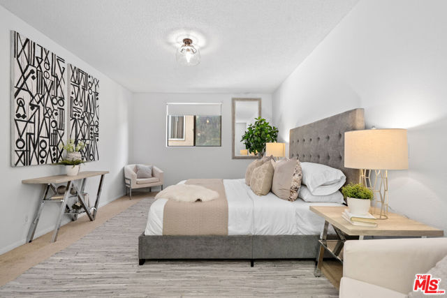 11982 Kiowa Avenue, Los Angeles CA: https://media.crmls.org/mediaz/8e4d5f17-fc34-428e-8f7f-eccaa8ec0464.jpg