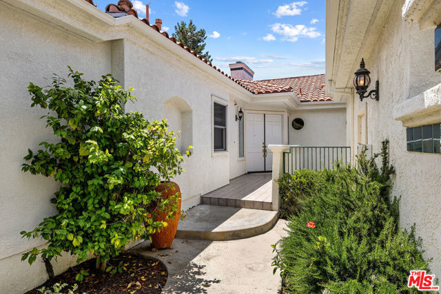 2046 Palisades Drive, Pacific Palisades CA: https://media.crmls.org/mediaz/8e4dbfb5-9a9b-4da1-8668-0c6fcda20fff.jpg