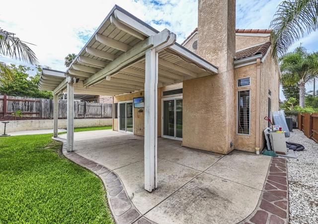 1216 Woodview Drive, Oceanside CA: https://media.crmls.org/mediaz/8e4dd3f2-69cb-433a-87b5-91142dd01b28.jpg