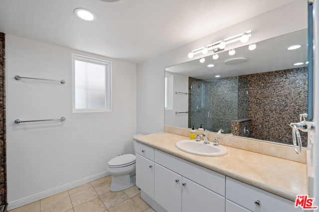 851 North San Vicente Boulevard, 117 photo 12
