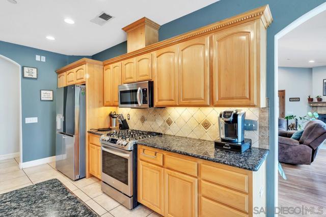 22318 Casa De Carol, Ramona CA: https://media.crmls.org/mediaz/8e4ef0d1-3481-4001-938b-20289536520a.jpg