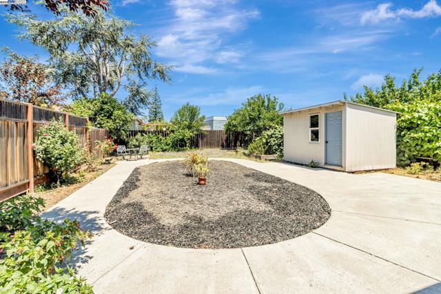 2940 Somerset Ave, Castro Valley CA: https://media.crmls.org/mediaz/8e4f33a7-c2c4-441b-b04d-871f8cc5d19b.jpg