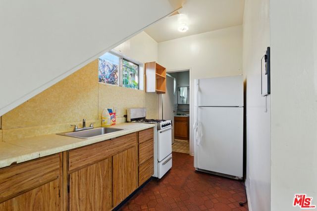 220 N Burlington Avenue, Los Angeles CA: https://media.crmls.org/mediaz/8e4f8482-0bee-4924-9e68-799d41e1d706.jpg