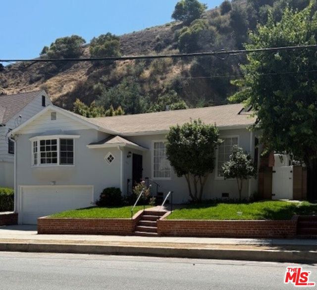 2515 Canyon Drive, Los Angeles CA: https://media.crmls.org/mediaz/8e4fc0bf-abf2-42c1-9f60-0cfe4161424b.jpg