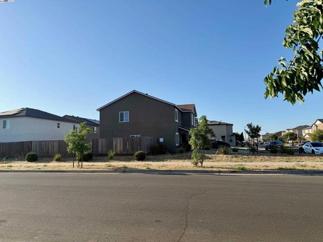 105 Harp Ct, Merced CA: https://media.crmls.org/mediaz/8e4ff7b8-f016-4531-8ccb-88c4de428dd9.jpg